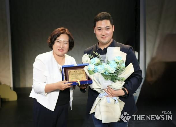 경기도의회 최민 의원, 0~2세 영아 급식비 예산 확보 노력 등 현장 목소리 정책 반영 공로... 2025년 경기도보육인 감사패 수상