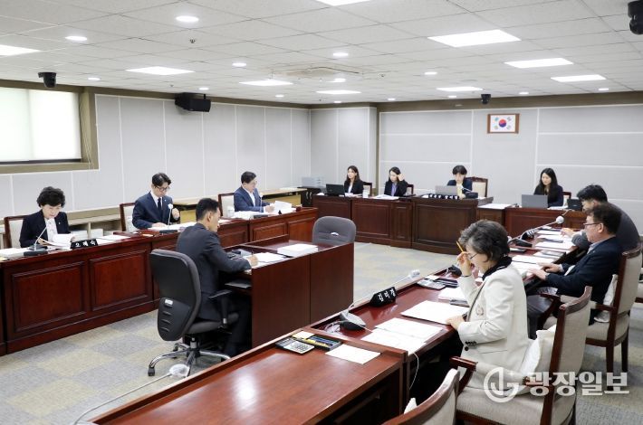 수원특례시의회 문화체육교육위원회 안건 심사