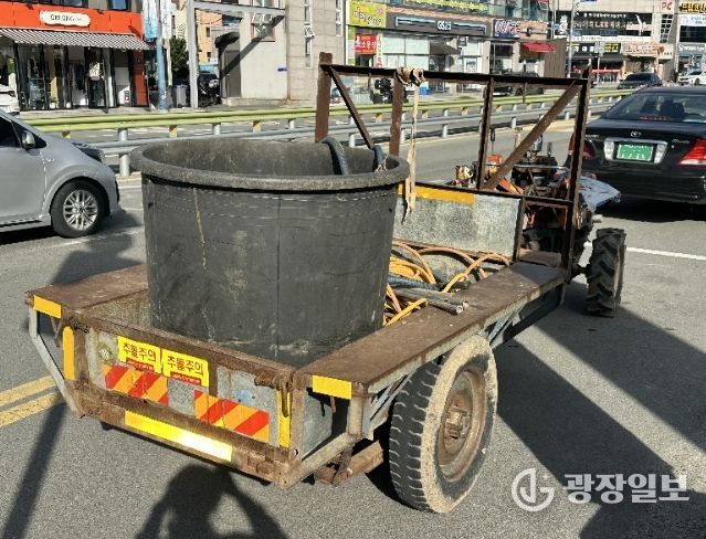 경운기 안전사고 예방 위해 안전반사판 무료 부착