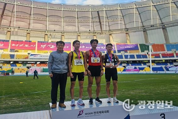 육상, 한국체대 출신 최찬유 선수(김해출신) 금메달 수상 모습
