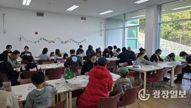 양평도서관, ‘하반기 독서 웰니스 프로나만의 굿즈 만들기 체험그램’ 성료