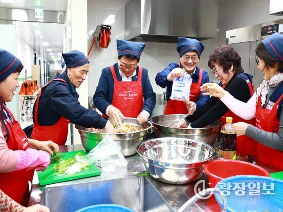 울진군여성단체협의회,‘독거어르신 사랑의 생신꾸러미’전달