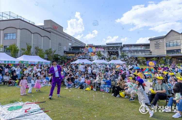 2025 광양야외도서관 「공원애愛서書」 성료 - 도서관과(야외도서관 현장)