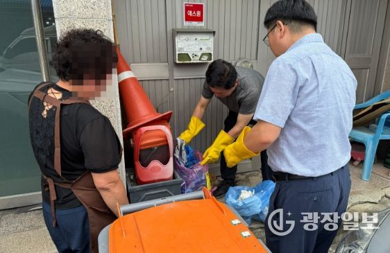 광주 광산구가 종량제 봉투 음식물 혼입 근절을 위한 특별 단속을 했다.