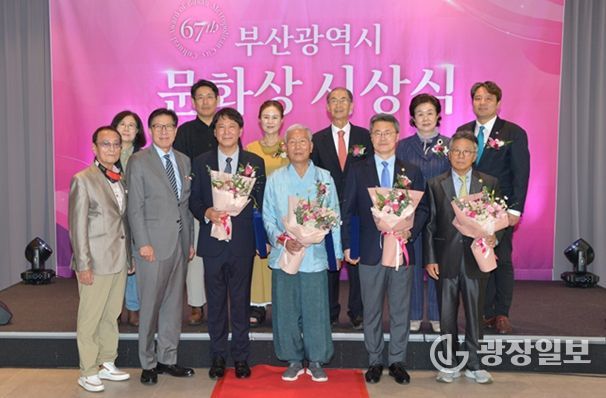 도모헌 야외정원에서 시상식