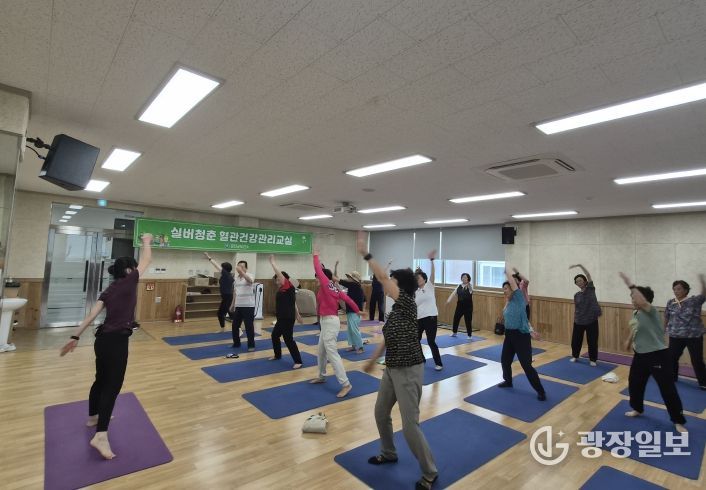 강진군보건소에서 실버청춘 혈관건강 관리교실 프로그램을 실시하고 있다.