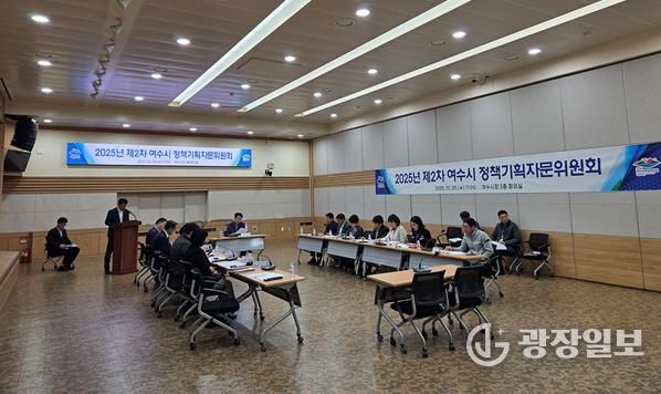 민선 8기 시정 현안에 대한 자문을 위해 지난 29일 시청 회의실에서 2025년 제2차 정책기획자문위원회를 개최했다.