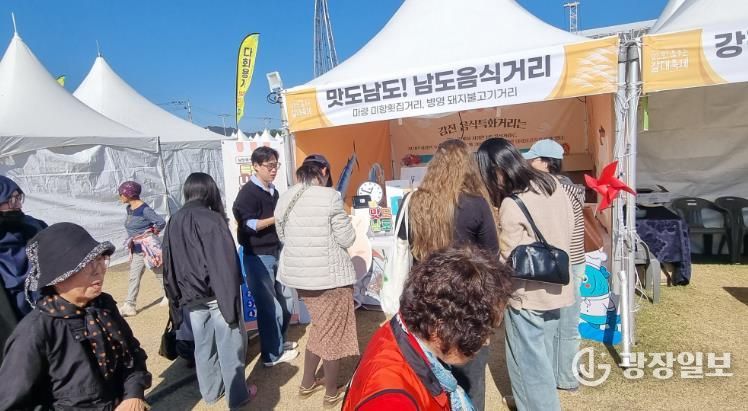 홍보부스 운영 사진