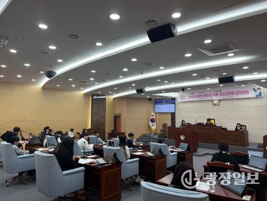 제7대 아동청소년의회와 화순군의회 의원 간담회 단체 기념사진