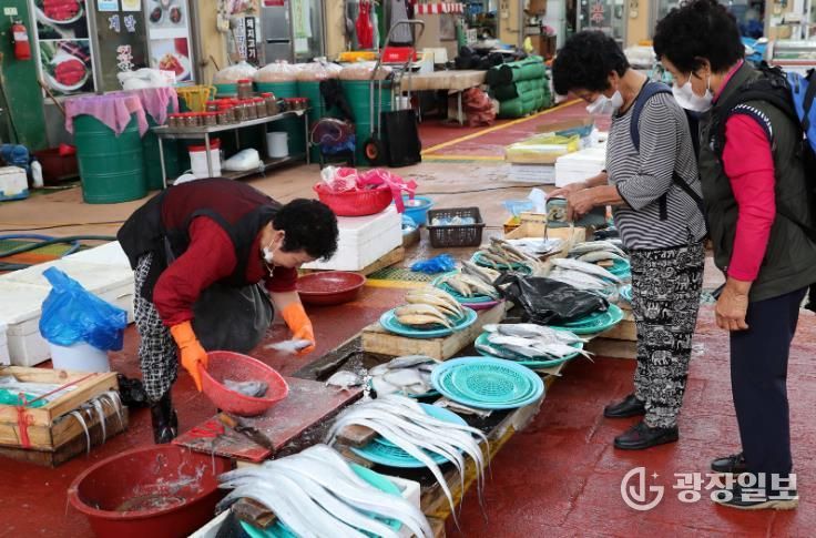 토요시장 수산물판매