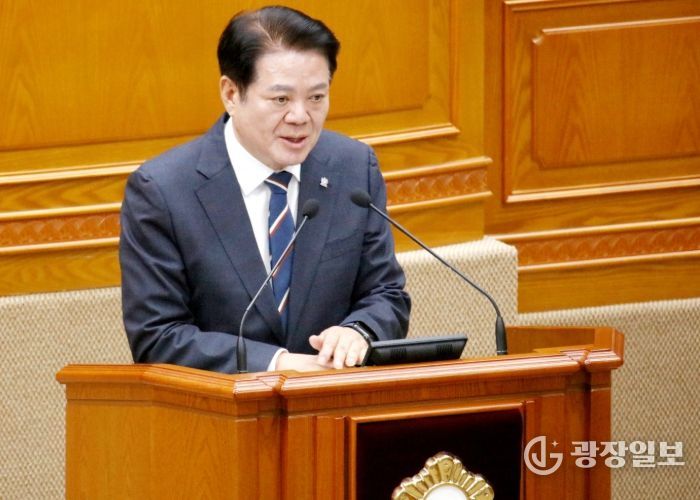 제307회 안양시의회 제2차 정례회에서 최대호 안양시장이 시정연설을 하고 있다