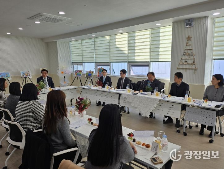 주형환 저출산고령사회위원회 부위원장이 20일 포항형 돌봄정책과 선진보육시설을 살펴보기 위해 포항을 방문했다.