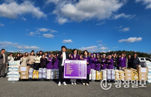 신안군복지재단, 2025 사랑의 김장재료 후원 물품 전달식 개최..