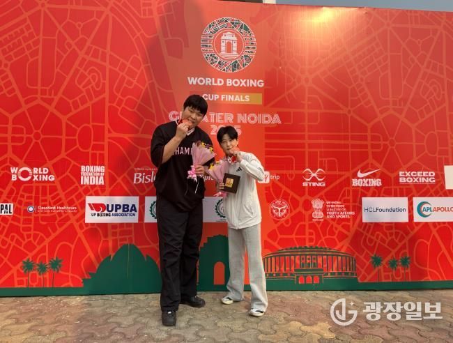 화순군청 복싱부(왼쪽부터 주태웅 선수, 박초롱 선수)