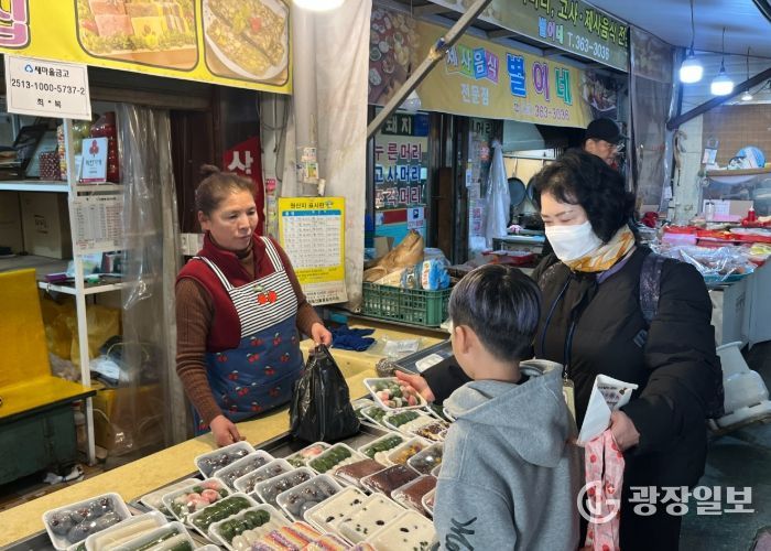 서구, 어르신과 아이 장보기 체험으로 ‘돌봄 선순환’