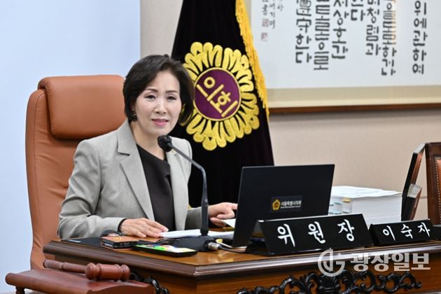 11월 17일 운영위원회 행정사무감사 중인 이숙자 위원장