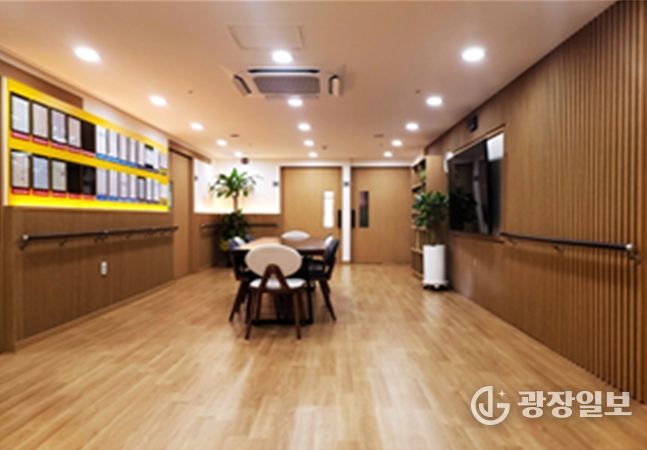 안심돌봄가정 조성(공사 후 중앙 공용거실)