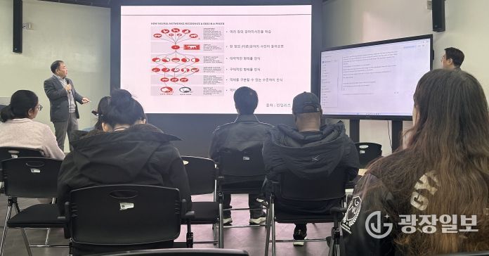 경상국립대학교(GNU) 국제처는 11월 24일, 26일 이틀간 연암공과대학AI·DX센터에서 ‘외국인 유학생 AI·DX 교육 및 체험 프로그램’을 진행했다.