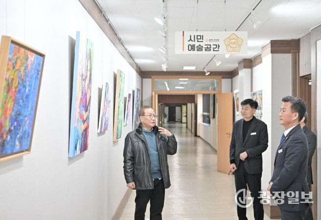 시민예술공간, 팝아트 개인전 개최