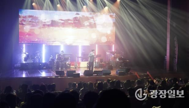 지난 12월 5일 서산시문화회관에서 진행된 2025 송년 콘서트 ‘위로’