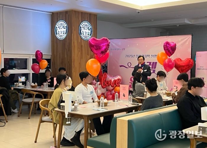 11일 열린 ‘설렘원하남’ 행사에서 이현재 하남시장이 청년들에게 인사말을 전하고 있다.