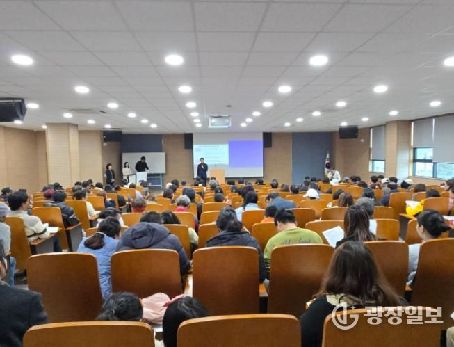 밀양시농업기술센터 교육관에서 열린 계절근로자 결혼이민자 가족초청 사전교육 모습