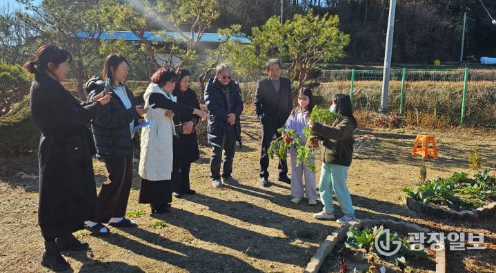 ‘생활원예대상’ 도마초 학생들 격려