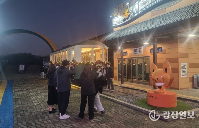 추억공작소 트리 및 입구 함평역 ‘기차’ 포토존