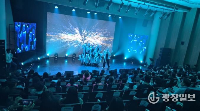 문화예술동아리 발표회 탕정중 공연 모습