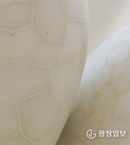 '루시', 2007, 한백옥, 239.5×246×291.4cm, HDC 리조트 소장 ©이동웅