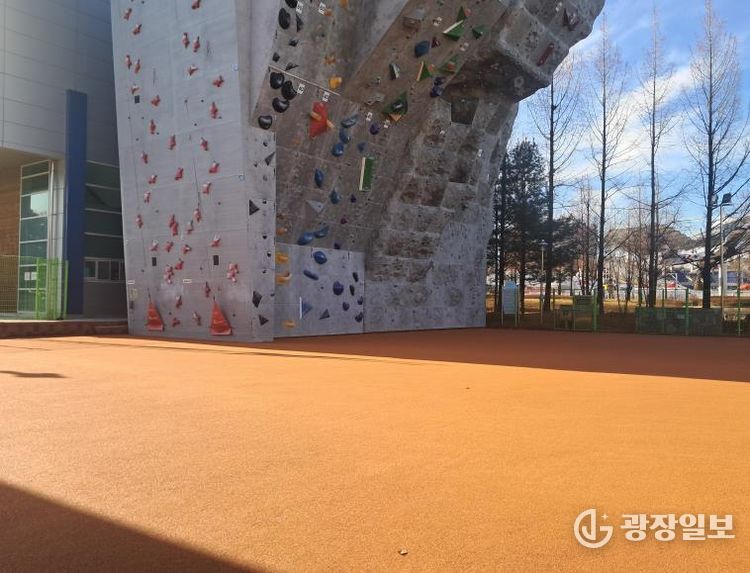 인공암벽장 전경