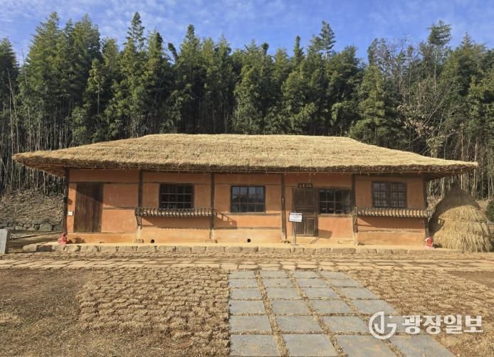 필경사 지붕보수 완료사진