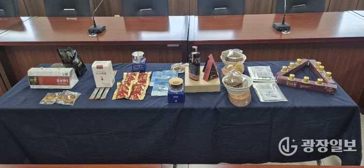 지난 23일 금산인삼약초산업진흥원에서 열린 지역식품표준화사업 연구 성과 활용 관리 및 신규 사업 추진보고회 및 개발 제품들