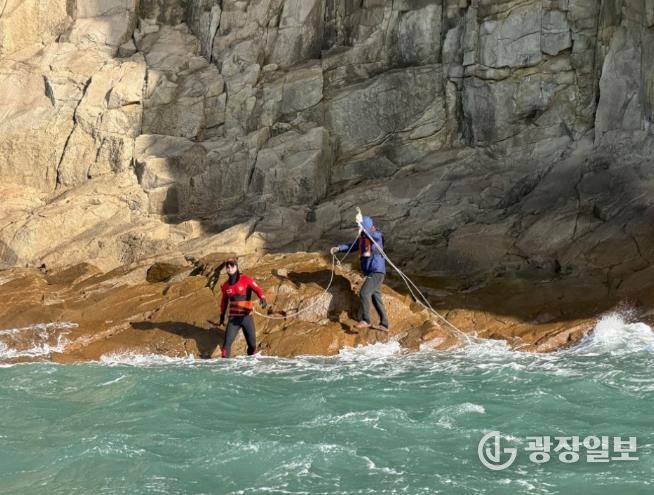 완도해경, 청산도 갯바위 고립자 무사 구조