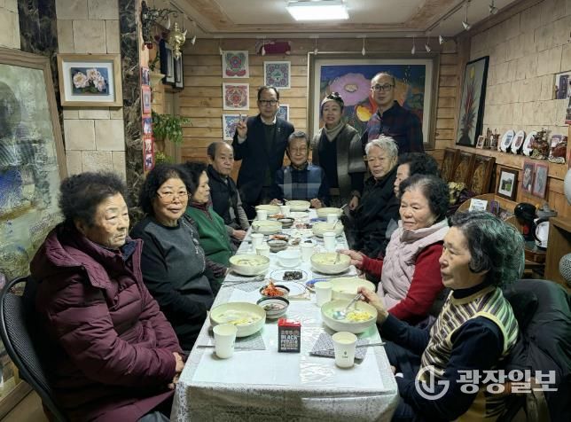 수원시 권선구 세류2동 한국치매미술치료협회, 새해맞이 떡국 나눔 행사