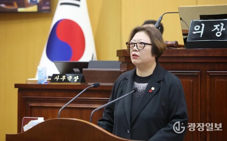 서산시의회 가선숙 의원이 1월 9일(화) 열린 제311회 서산시의회 임시회 제4차 본회의에서 ‘서산시 생활임금제 도입 촉구’를 주제로 5분 자유발언을 진행했다.