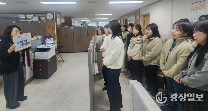 해 일상 속 청렴 실천 환경을 조성하는 데 중점을 뒀으며, 방문객에게도 영천시의 확고한 청렴 메시지가 전달될 것으로 기대된다.