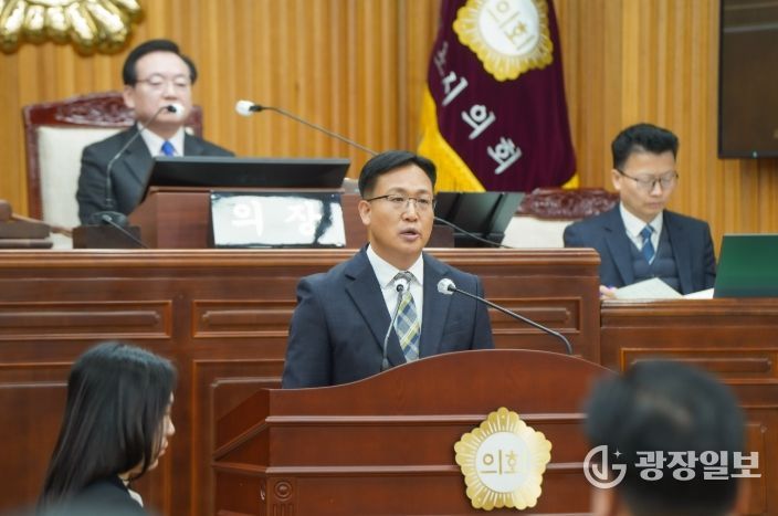 조석훈 목포시장 권한대행이 목포시의회 첫 임시회에서 2026년 시정운영 방향과 포부를 밝히고 있다.