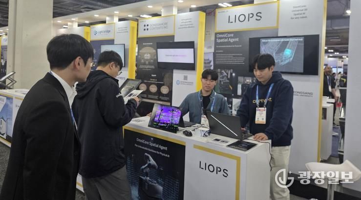 경상국립대학교(GNU) 창업중심대학사업단 지원기업인 ㈜리옵스가 1월 6~9일 미국 라스베가스 CES전시회에서 기업홍보를 하고 있다.