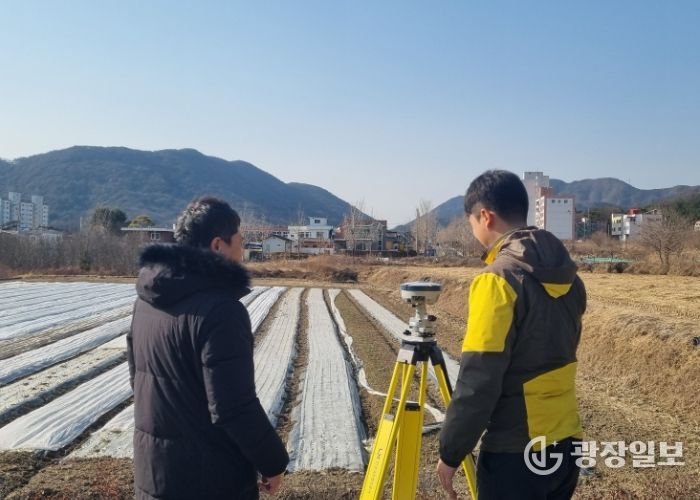 지적재조사팀에서 지적기준점 관측을 실시중