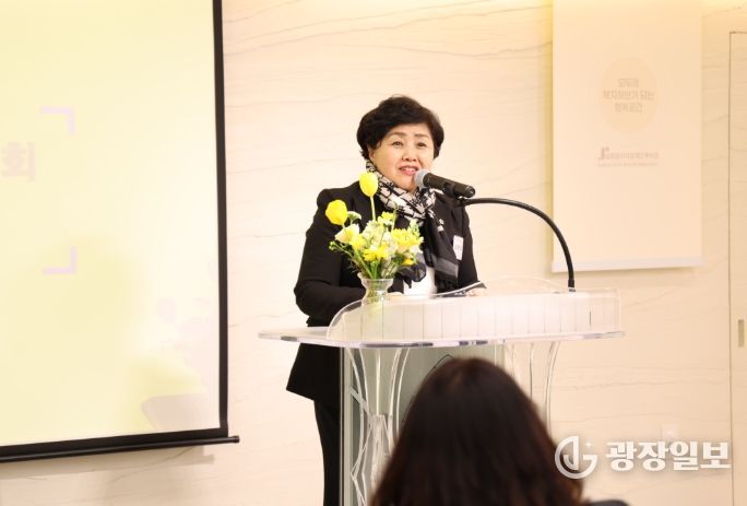 격려사 중인 김영옥 보건복지위원장