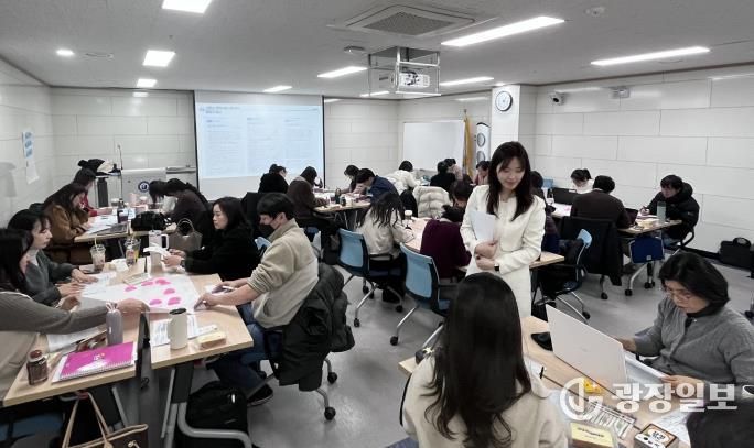 전라남도교육청이 학생의 마음건강과 관계 역량을 키우는 사회정서교육 활성화에 주력한다. 사진은 ‘사회정서교육 교원 심화 직무연수’ 모습.