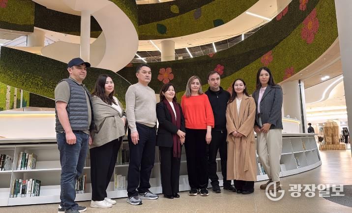 카자흐스탄 대표단, 복합도서관 벤치마킹 위해 경기도서관 방문