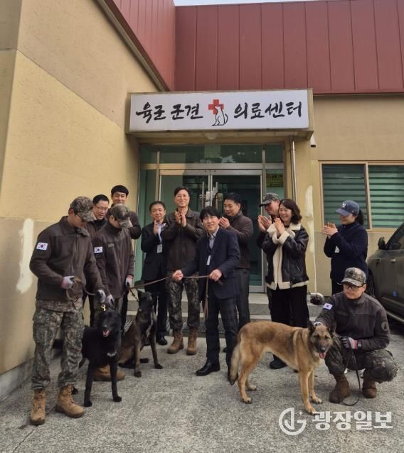 경기도가 지난 5일 육군 군견훈련소를 방문하여 은퇴군견 3마리를 인수하였다