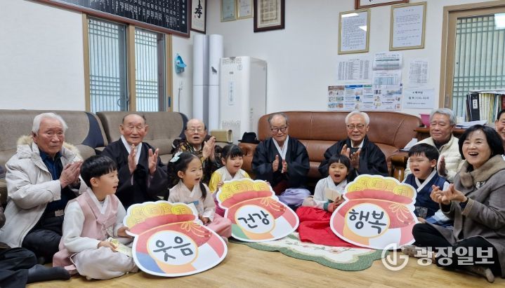 강진군 강진읍 수성당이 지난 20일 신년하혜식를 가졌다.