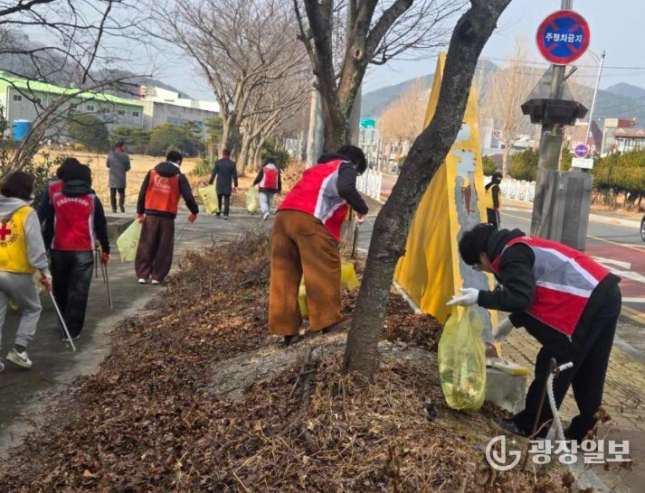 고성군 회화면 자원봉사캠프, ‘우리 동네 한바퀴 줍깅’으