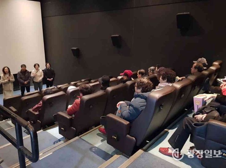 ‘취약계층 어르신과 함께하는 영화나들이’동행