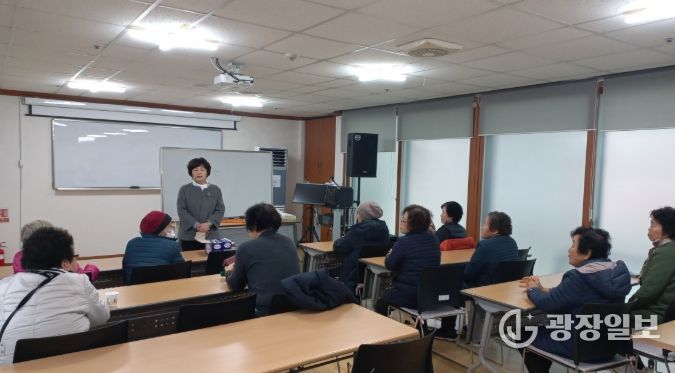 합천댐노인복지관, 초등학교 졸업인증제 교실 운영