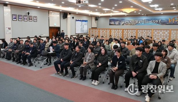 나주시, 3월 정례조회 개최…지역 발전 헌신 시민과 단체 표창