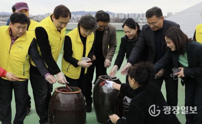 수원시 팔달구 화서1동 지역사회보장협의체, 엄마손 수제 된장 담그기 행사 추진